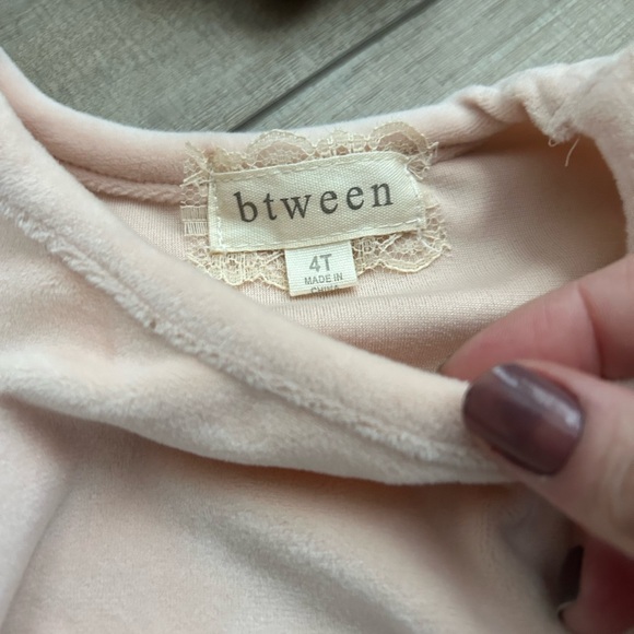 2/$18 NWT Girls Pink Ruffle Sweatshirt and Floral Leggings Set - Size 4T - Picture 6 of 14